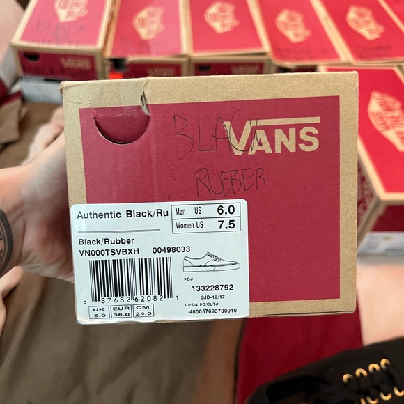 Vans - Picture 3 of 5
